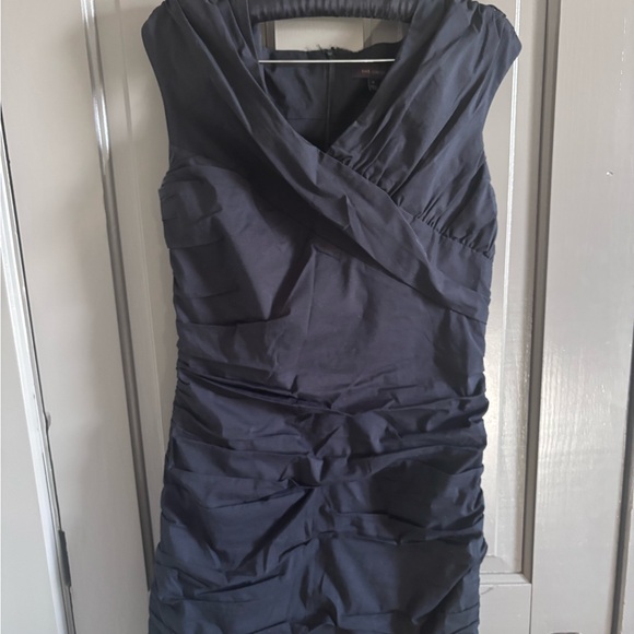 Elegant Black Dress - Picture 1 of 3